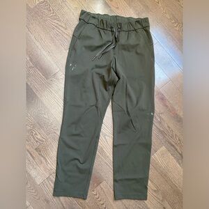 Lululemon on the fly pants olive green women’s size 6
